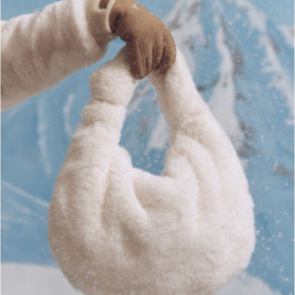 ❤️ANTHROPOLOGIE - Melie Bianco Faux Fur Cozy White Handbag NWT - Picture 1 of 6